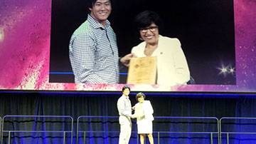 Current SMC Chemistry Club President Seung Chung receives award