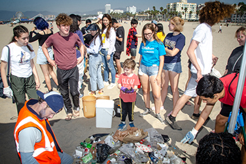 SMC Coastal Cleanup: Differentiating between what is trash and what is recyclable 