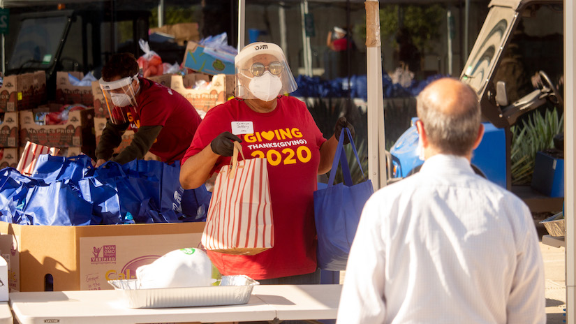 1,455 Students and Families Receive Thanksgiving Groceries